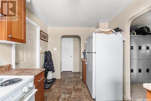 602 9Th Avenue Nw, Moose Jaw, SK - Indoor Photo Showing Kitchen