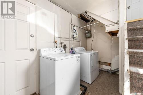 602 9Th Avenue Nw, Moose Jaw, SK - Indoor Photo Showing Laundry Room