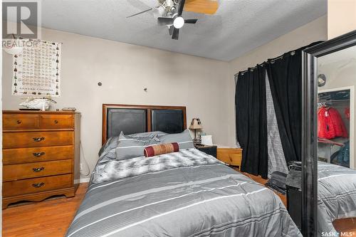 602 9Th Avenue Nw, Moose Jaw, SK - Indoor Photo Showing Bedroom