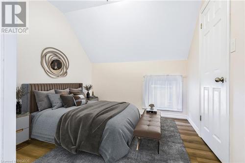 1751 3Rd Avenue E, Owen Sound, ON - Indoor Photo Showing Bedroom