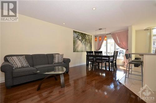 182 Garrity Crescent, Ottawa, ON - Indoor Photo Showing Living Room