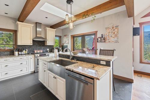 3213 Vindusky Road, Nelson, BC - Indoor Photo Showing Kitchen With Upgraded Kitchen
