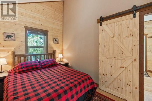 3213 Vindusky  Road, Nelson, BC - Indoor Photo Showing Bedroom