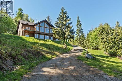 3213 Vindusky  Road, Nelson, BC - Outdoor