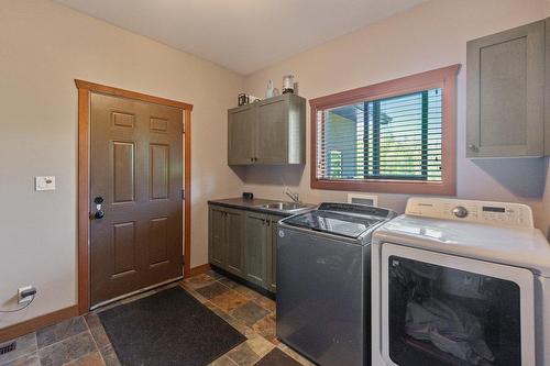 3213 Vindusky Road, Nelson, BC - Indoor Photo Showing Laundry Room
