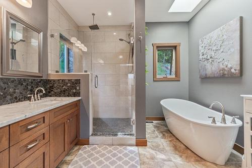 3213 Vindusky Road, Nelson, BC - Indoor Photo Showing Bathroom
