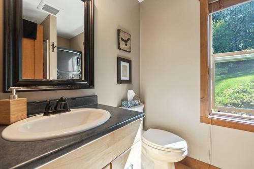3213 Vindusky Road, Nelson, BC - Indoor Photo Showing Bathroom