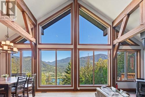 3213 Vindusky  Road, Nelson, BC - Indoor Photo Showing Dining Room