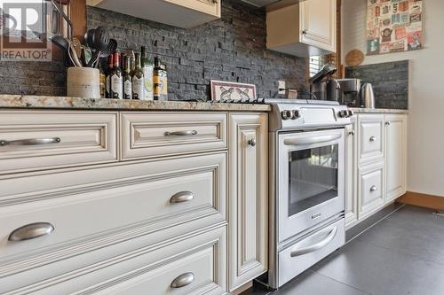 3213 Vindusky  Road, Nelson, BC - Indoor Photo Showing Kitchen