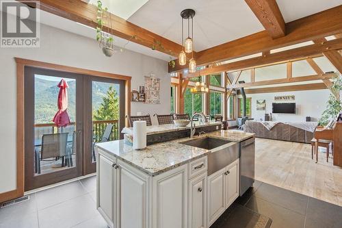 3213 Vindusky  Road, Nelson, BC - Indoor Photo Showing Kitchen