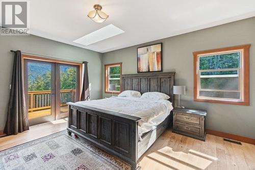 3213 Vindusky  Road, Nelson, BC - Indoor Photo Showing Bedroom