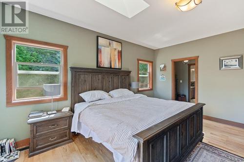 3213 Vindusky  Road, Nelson, BC - Indoor Photo Showing Bedroom