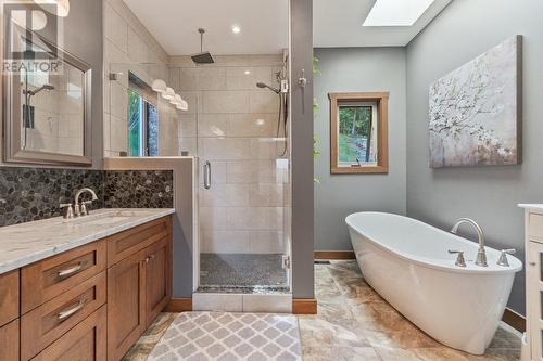 3213 Vindusky  Road, Nelson, BC - Indoor Photo Showing Bathroom