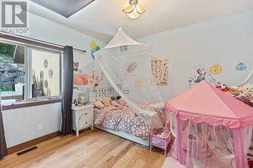 3213 Vindusky  Road, Nelson, BC - Indoor Photo Showing Bedroom