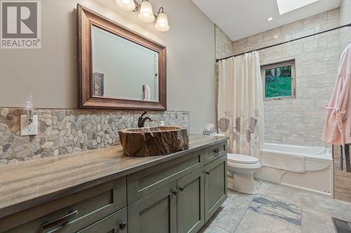 3213 Vindusky  Road, Nelson, BC - Indoor Photo Showing Bathroom