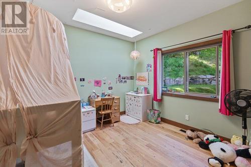 3213 Vindusky  Road, Nelson, BC - Indoor Photo Showing Bedroom