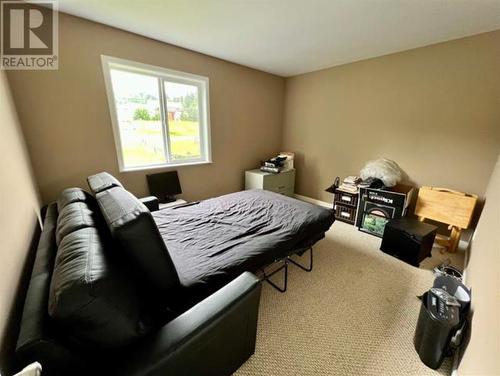 7566 Bridge Lake Business Road, Bridge Lake, BC - Indoor Photo Showing Bedroom