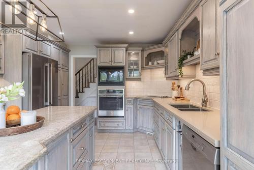 14 Kentmere Grove, Hamilton (Carlisle), ON - Indoor Photo Showing Kitchen With Double Sink With Upgraded Kitchen