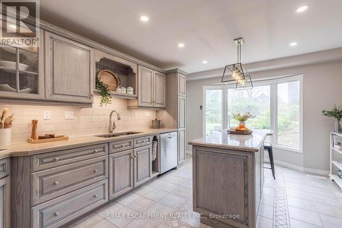 14 Kentmere Grove, Hamilton, ON - Indoor Photo Showing Kitchen With Double Sink
