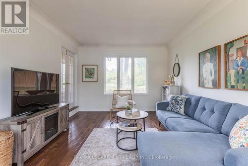 14 Kentmere Grove, Hamilton, ON - Indoor Photo Showing Living Room