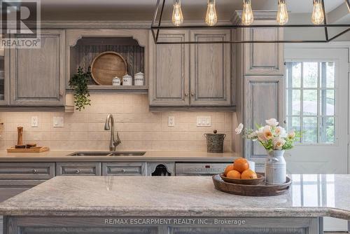 14 Kentmere Grove, Hamilton, ON - Indoor Photo Showing Kitchen With Double Sink