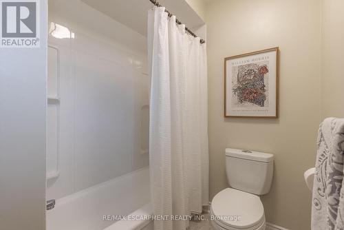 14 Kentmere Grove, Hamilton, ON - Indoor Photo Showing Bathroom