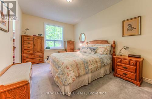 106 Greentrail Drive, Hamilton, ON - Indoor Photo Showing Bedroom
