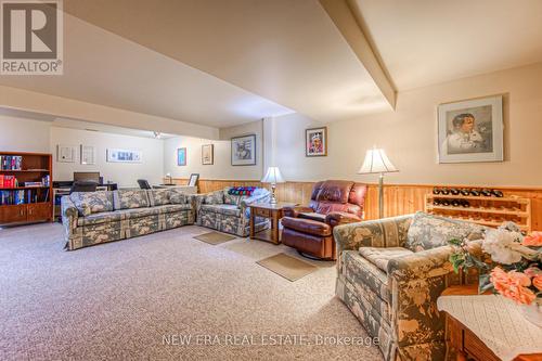 106 Greentrail Drive, Hamilton, ON - Indoor Photo Showing Living Room