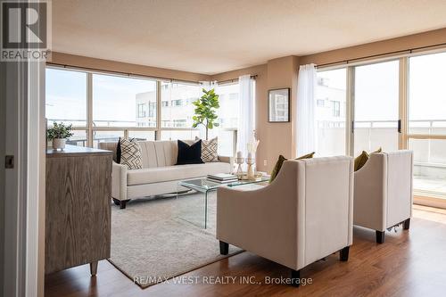 1009 - 2267 Lake Shore Boulevard, Toronto, ON - Indoor Photo Showing Living Room
