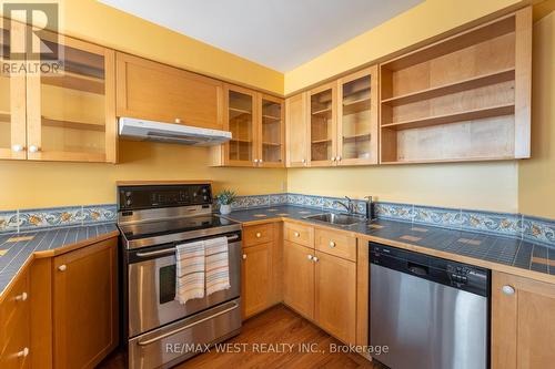 1009 - 2267 Lake Shore Boulevard, Toronto, ON - Indoor Photo Showing Kitchen With Double Sink