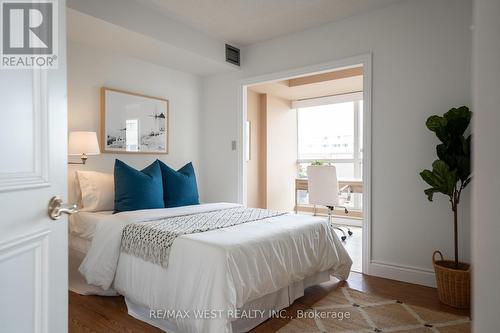 1009 - 2267 Lake Shore Boulevard, Toronto, ON - Indoor Photo Showing Bedroom
