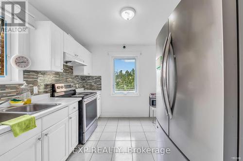 224 King Street, Toronto (Weston), ON - Indoor Photo Showing Kitchen With Double Sink With Upgraded Kitchen