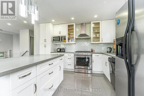 42 Floribunda Crescent, Brampton, ON - Indoor Photo Showing Kitchen With Upgraded Kitchen