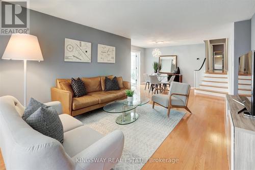 15 Deanewood Crescent, Toronto, ON - Indoor Photo Showing Living Room