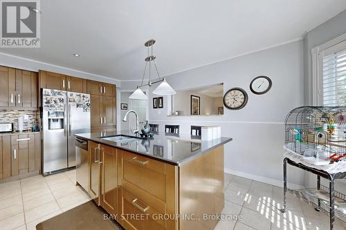 4602 Willow Creek Drive, Mississauga, ON - Indoor Photo Showing Kitchen