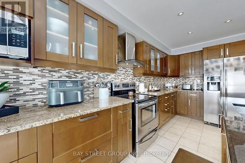 4602 Willow Creek Drive, Mississauga, ON - Indoor Photo Showing Kitchen With Upgraded Kitchen