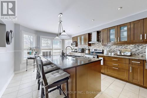 4602 Willow Creek Drive, Mississauga, ON - Indoor Photo Showing Kitchen With Upgraded Kitchen