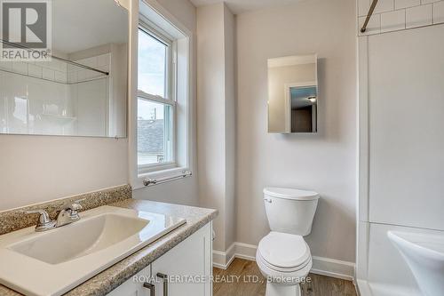 145 Centre Street N, Oshawa, ON - Indoor Photo Showing Bathroom