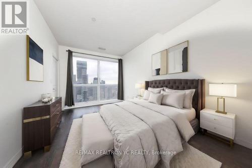 4802 - 386 Yonge Street, Toronto, ON - Indoor Photo Showing Bedroom