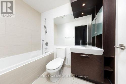 4802 - 386 Yonge Street, Toronto, ON - Indoor Photo Showing Bathroom
