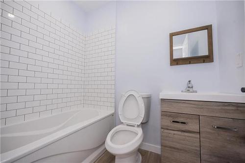 2148 Gallagher Avenue, Winnipeg, MB - Indoor Photo Showing Bathroom