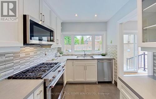 92 Lawrence Avenue E, Toronto, ON - Indoor Photo Showing Kitchen With Upgraded Kitchen