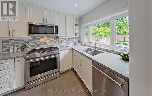 92 Lawrence Avenue E, Toronto, ON - Indoor Photo Showing Kitchen With Stainless Steel Kitchen With Double Sink With Upgraded Kitchen