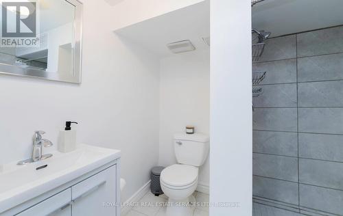 92 Lawrence Avenue E, Toronto, ON - Indoor Photo Showing Bathroom