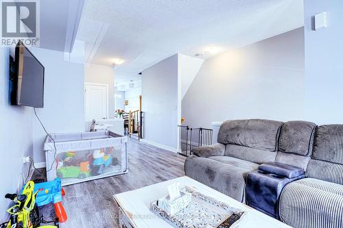 73 Aquarius Crescent, Hamilton, ON - Indoor Photo Showing Living Room