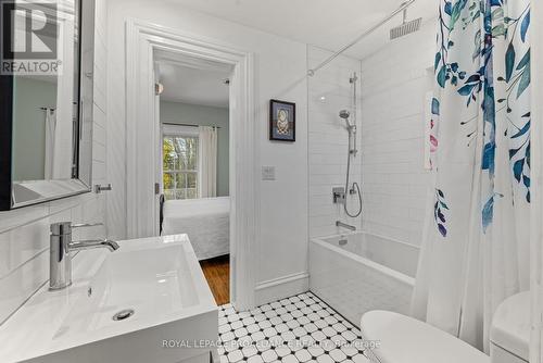 149 Bridge Street E, Belleville, ON - Indoor Photo Showing Bathroom