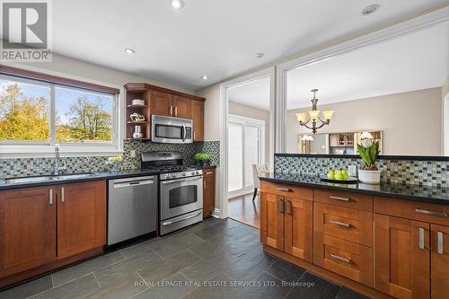 482 Tedwyn Drive, Mississauga, ON - Indoor Photo Showing Kitchen With Double Sink