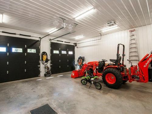 Garage - 374 3E Rang, Saint-Jean-Sur-Richelieu, QC - Indoor Photo Showing Garage