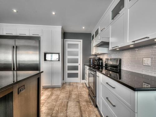 Cuisine - 374 3E Rang, Saint-Jean-Sur-Richelieu, QC - Indoor Photo Showing Kitchen With Upgraded Kitchen