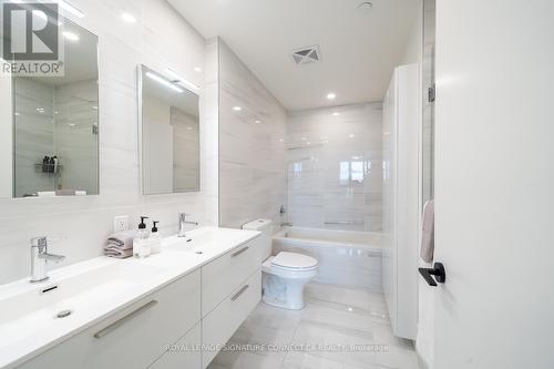 410 - 2118 Bloor Street W, Toronto, ON - Indoor Photo Showing Bathroom